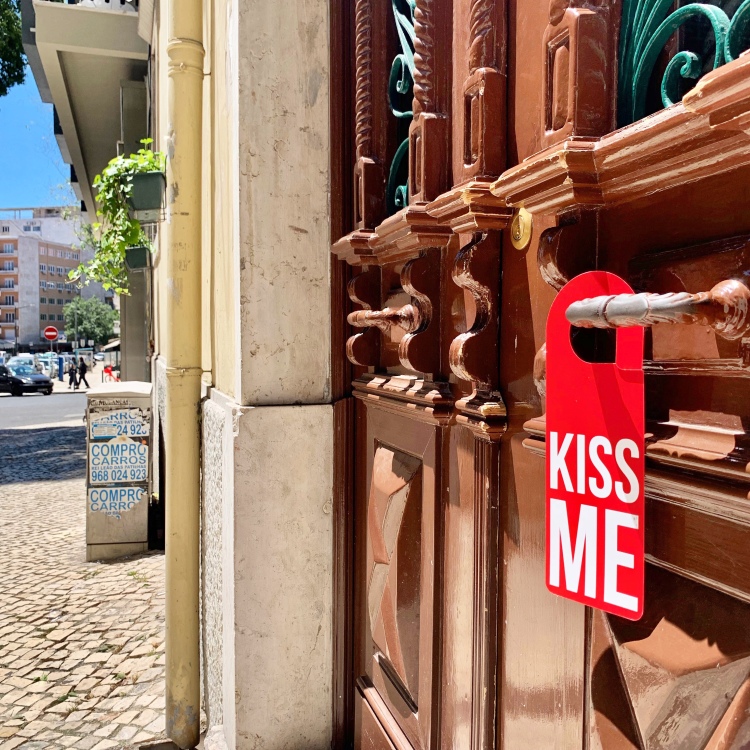« Kiss Me » Door Hanger - Le Sonneur - Lisbon - 2019