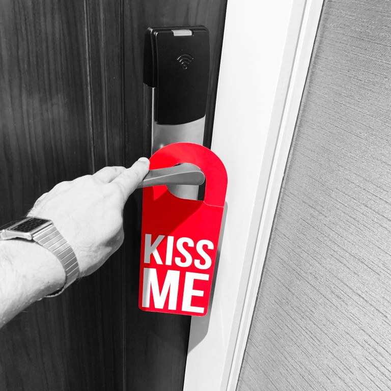 « Kiss Me » Door Hanger – Le Sonneur – Lisbon – 2019